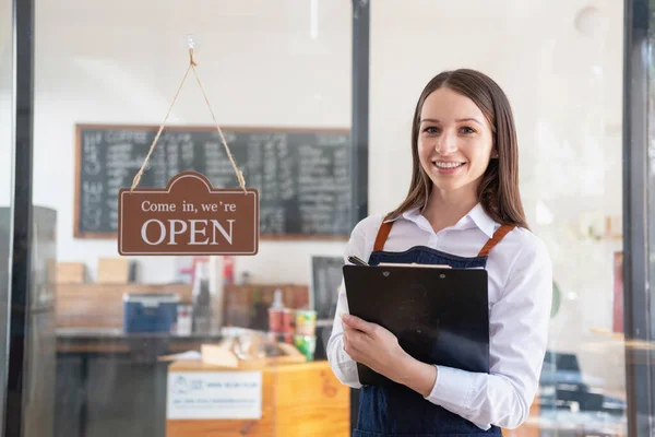 Portrait Woman Coffee Shop Business Owner Smiling Beautifully Opening Coffee — Stock Photo, Image