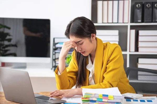 Stock image Concept Burnout Syndrome. Asian business Woman feels uncomfortable working. Which is caused by stress, accumulated from unsuccessful work And less resting body. Consult a specialist psychiatrist.