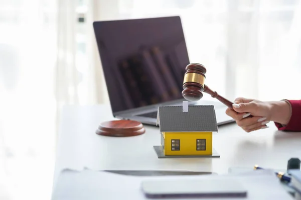 Legal consultants, contracts, contracts, lawyers, consulting on legal cases, signing contracts, being lawyers accepting mortgage complaints for customers' houses and land. concept lawyer