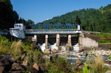 Bindu, Hindistan 'ın ikinci en eski barajı olan Jaldhaka Nehri üzerindeki Bindu' da yer almaktadır.