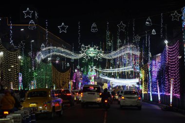 Park Caddesi 'nde 2024 noel festivali muhteşem ışıklandırma, Noel şarkıları, eşsiz koro performansları, yemek kabinleri ve canlı müzik ile canlanıyor..