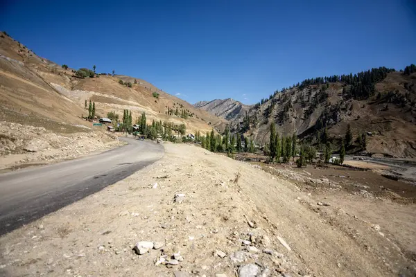 Dawar, Jammu ve Kaşmir 'in Bandipora ilçesine bağlı Gurez Tehsil ilçesine bağlı bir köydür.