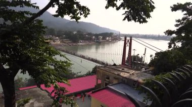 Rishikesh, Hindistan 'ın kuzeyindeki Uttarakhand eyaletinde, Ganj Nehri kıyısındaki Himalaya eteklerinde bulunan bir şehirdir..