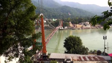 Rishikesh, Hindistan 'ın kuzeyindeki Uttarakhand eyaletinde, Ganj Nehri kıyısındaki Himalaya eteklerinde bulunan bir şehirdir..