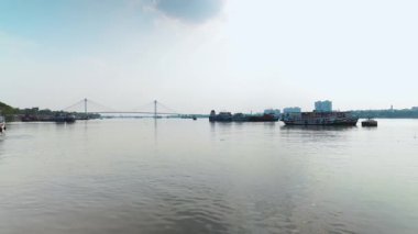 Vidyasagar Setu, Hooghly Nehri 'nden görülen ikinci Hooghly Köprüsü olarak da bilinir.