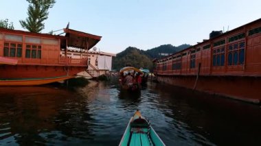 Kashmir 'deki Dal Gölü Srinagar' da gün batımında