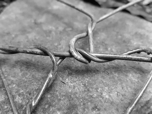 Kayaları Bağlayan Kabloların Görüntüsünü Kapat — Stok fotoğraf