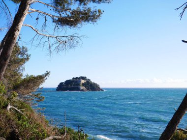 Akdeniz 'in ortasındaki güzel Bregacon Kalesi