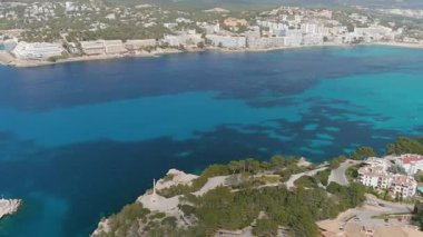 Santa Ponsa Sahili 'nin kuş bakışı manzarası. Drone. Yüksek kalite 4k görüntü