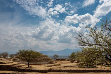 Guachimontones Piramitleri, arkeolojik alan, Teuchitlan geleneği Guadalajara, Jalisco, Meksika 'da güneşli bir günde