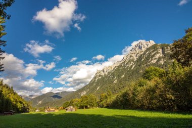 Brunnsteinspitze, Almanya ile Avusturya arasındaki dağ sınırı, Mittenwald 'a yakın, Bavyera, Almanya