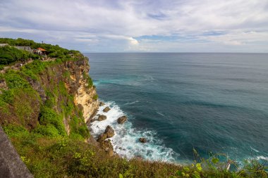 Bali Endonezya 'da yağmurlu bir günde pirinç tarlası ve tarla