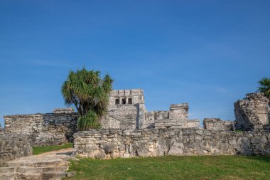 Tulum, Quintana Roo, Meksika 'da Mayan öncesi bir şehrin kalıntıları.