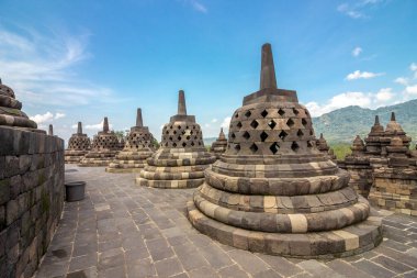 Borobudur Budist Tapınağı Yogyakarta, Java, Endonezya 'da güneşli bir günde
