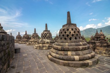 Borobudur Budist Tapınağı Yogyakarta, Java, Endonezya 'da güneşli bir günde