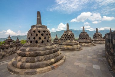 Borobudur Budist Tapınağı Yogyakarta, Java, Endonezya 'da güneşli bir günde