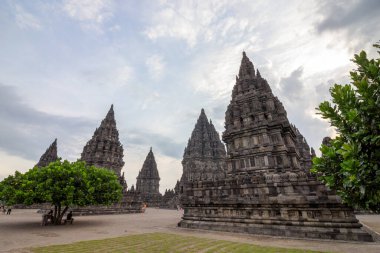 Prambanan, Orta Java, Yogyakarta, Endonezya 'daki antik Hindu tapınakları kompleksi.