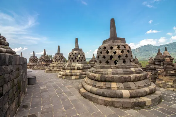 Borobudur Budist Tapınağı Yogyakarta, Java, Endonezya 'da güneşli bir günde