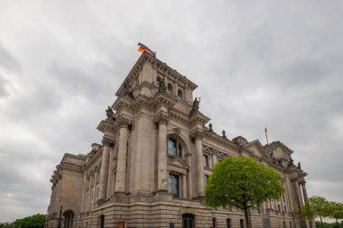 Alman Reichstag, gün batımında Berlin 'deki Alman parlamento binası.