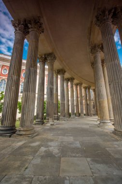 Potsdam Üniversitesi Potsdam, Almanya 'daki Sanssouci Park' ta sütunlar