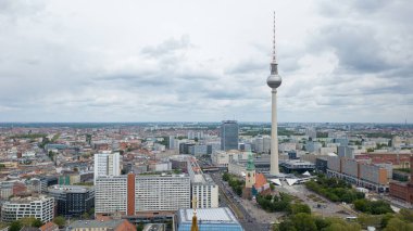 Berlin, Almanya 'daki TV kulesinin hava görüntüsü.