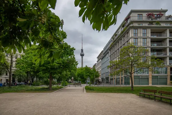 Ünlü televizyon kulesi, Berlin, Almanya.