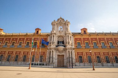 San Telmo Sarayı, Endülüs Hükümet Karargahı, Sevilla, İspanya 'da kırmızı ve sarı cepheli.