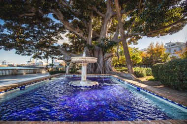 Jardines de la Alameda Kardeşler Çeşmesi Carvia Bernal ve Clara Campoamor Cadiz, İspanya