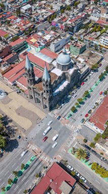 Meksika, Tlaxcala 'daki Meryem Ana Bazilikası' nın havadan görünüşü.