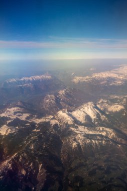 İtalyan Alplerinin havadan görünüşü