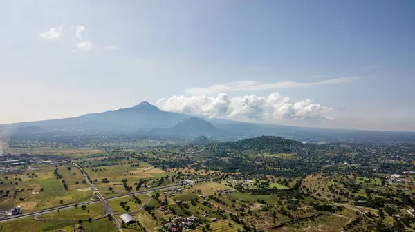 Meksika, Tlaxcala 'daki Malinche Dağı' nın havadan görünüşü