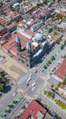 Meksika, Tlaxcala 'daki Meryem Ana Bazilikası' nın havadan görünüşü.