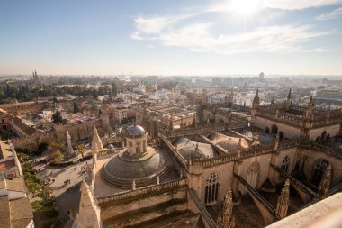 Şehir manzaralı, Sevilla, İspanya 'daki katedralden.