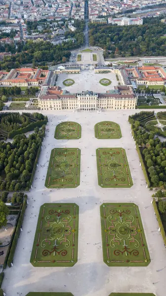 Avusturya, Viyana 'daki Schonbrunn Sarayı' nın havadan görünüşü