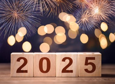 2025 Yeni Yıl Kutlaması - Tahta Bloklar 2025, Havai fişekler Eve Gecesi