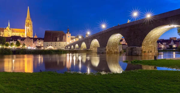 Ponte Pedra Medieval Antiga Sobre Rio Danúbio Nascer Sol Regensburg — Fotografia de Stock