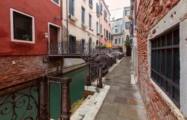 Fachadas Antiguas Casas Medievales Tradicionales Sobre Canal Amanecer Venecia Italia — Foto de Stock