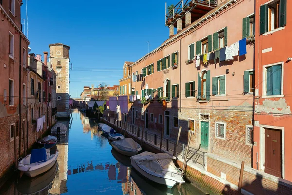 Antiguas Casas Coloridas Tradicionales Largo Del Canal Día Soleado Venecia — Foto de Stock