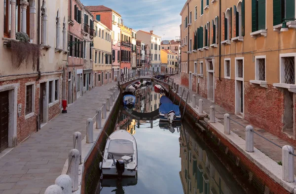 Traditionelle Alte Bunte Häuser Entlang Des Kanals Bei Sonnenuntergang Venedig — Stockfoto