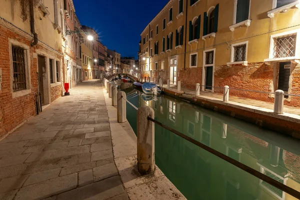 Традиционные Старинные Красочные Средневековые Дома Вдоль Канала Рассвете Венеция Италия — стоковое фото