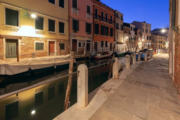 Antiguas Casas Medievales Coloridas Tradicionales Largo Del Canal Amanecer Venecia — Foto de Stock