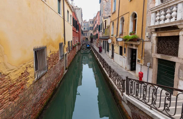 Fachadas Antiguas Casas Venecianas Tradicionales Medievales Situadas Largo Del Canal — Foto de Stock