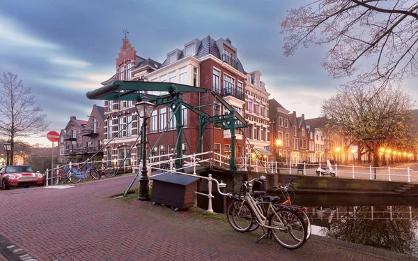 Picturesque View City Embankment Old Facades Houses Sunset Leiden Netherlands — 图库照片