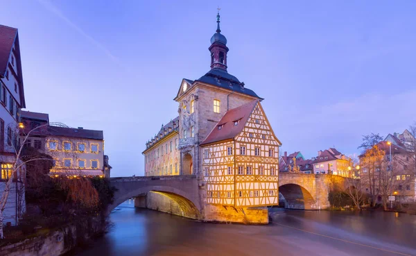 Здание Старой Средневековой Ратуши Мосту Через Реку Закате Бамберг Баварская — стоковое фото