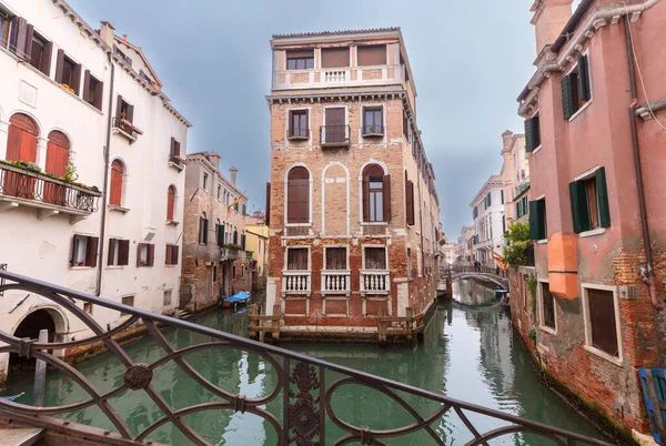 Фасады Старинных Средневековых Домов Вдоль Канала Восходе Солнца Венеция Италия — стоковое фото