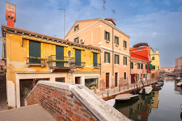 Fachadas Antiguas Casas Medievales Tradicionales Sobre Canal Día Soleado Venecia — Foto de Stock