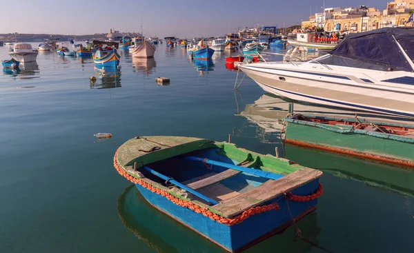 Barcos Pesca Luzzu Coloridos Coloração Tradicional Porto Marsaxlokk Malta — Fotografia de Stock