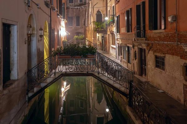 Фасады Старинных Средневековых Домов Вдоль Канала Восходе Солнца Венеция Италия — стоковое фото