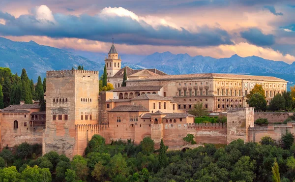 Vestingwerken Het Oude Alhambra Paleis Complex Bij Zonsondergang Granada Alhambra — Stockfoto