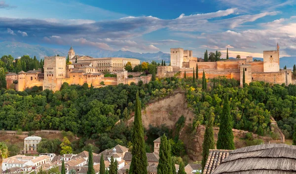 Vestingwerken Het Oude Alhambra Paleis Complex Bij Zonsondergang Granada Alhambra — Stockfoto